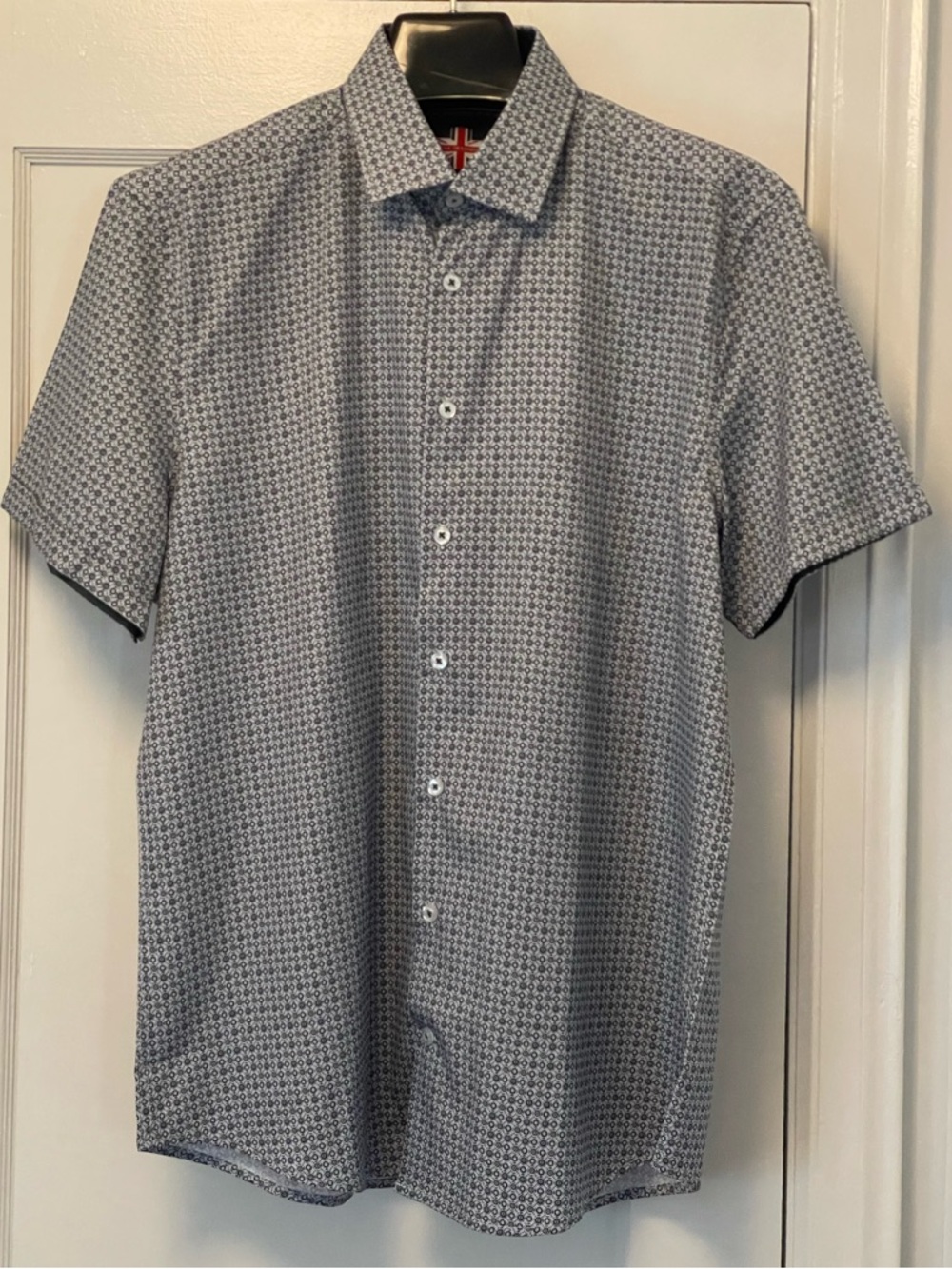NWOT Men's Micro-fibre Short-Sleeve Button-Down Shirt in Light Blue Geo Print
